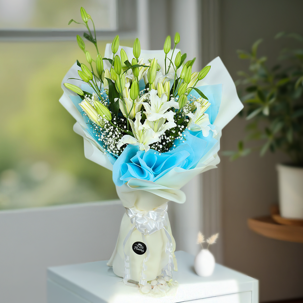 Serenity Blooms & Lotus Biscoff Cake